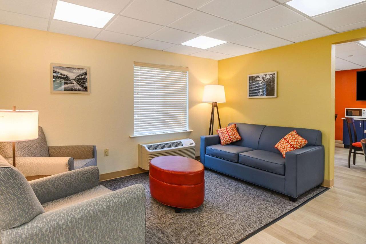 Econo Hotel